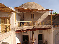 Двор гостиницы «Амулет»